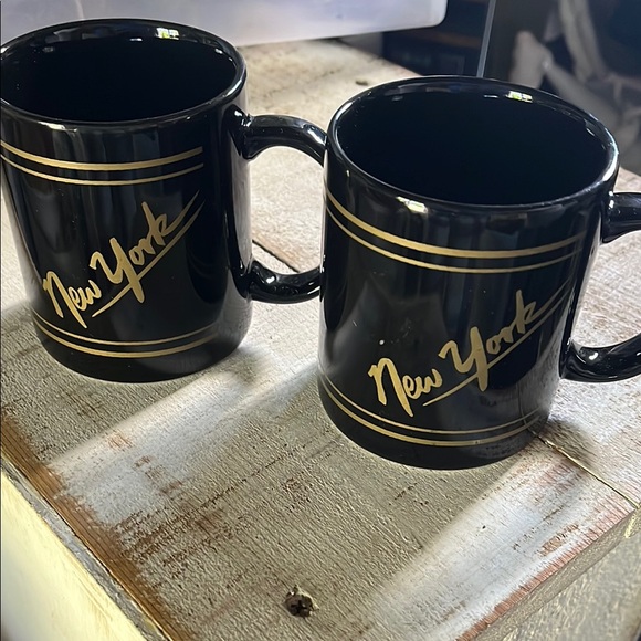 Other - ⭐️Retro New York Black and Gold Mug Set ⭐️